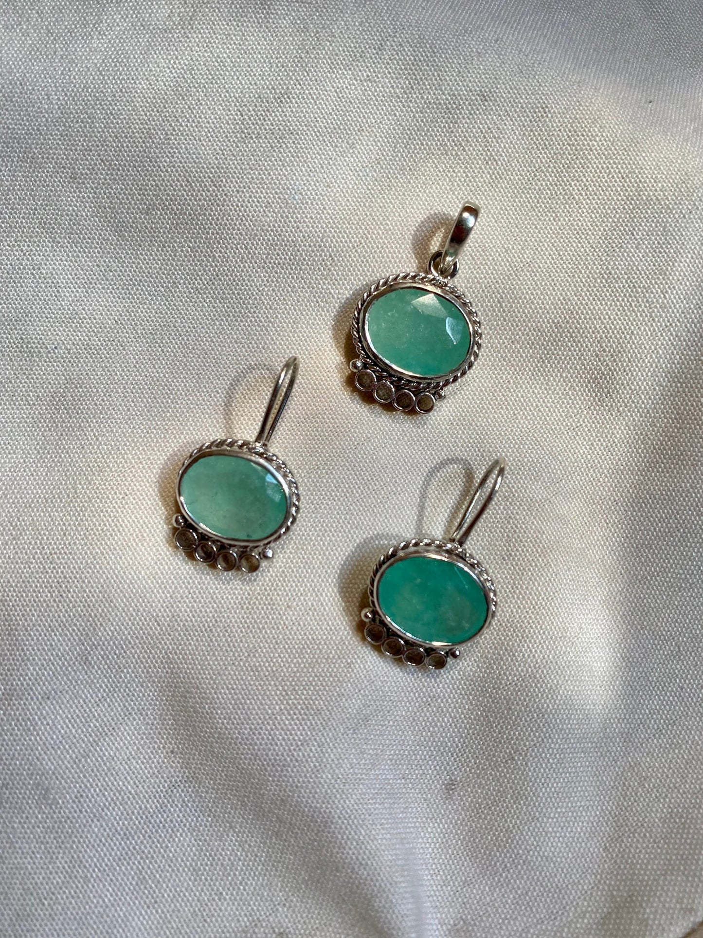 Green-onyx Pendant Set