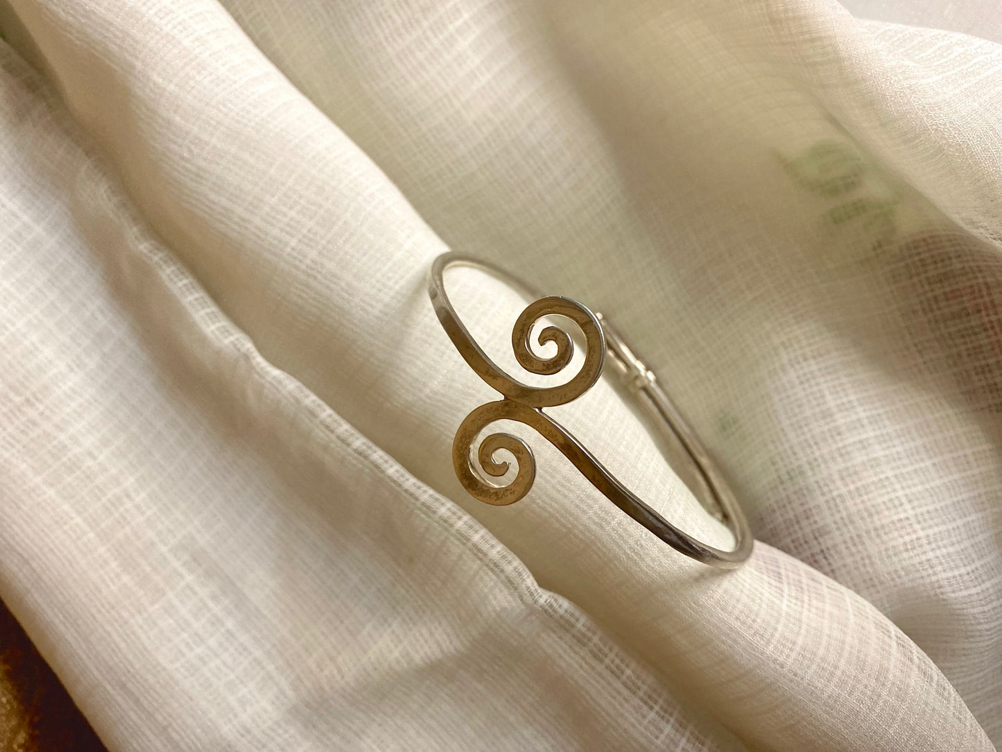 Spiral armband